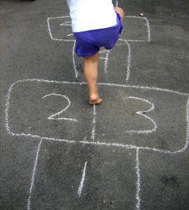 rekenspelletjes op het schoolplein